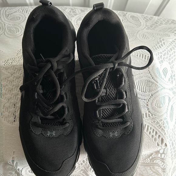 Under Armour Other - Mens Armour. Charge Assert.